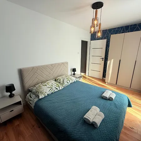 Vistula Avenue Free Parking *