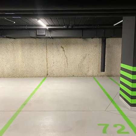 Vistula Avenue Free Parking